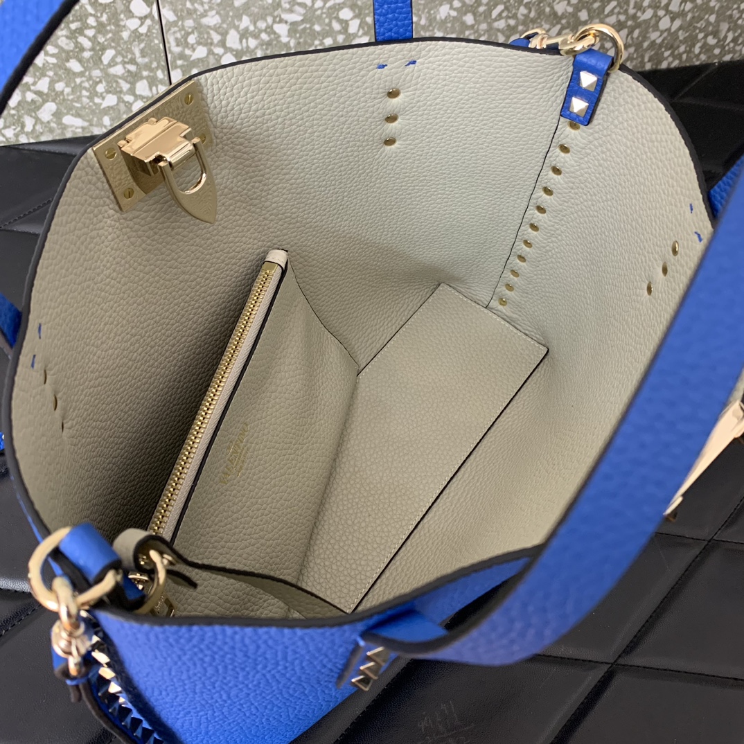 Valentino Garavani Rockstud Tote Bag in Blue Grainy Calfskin